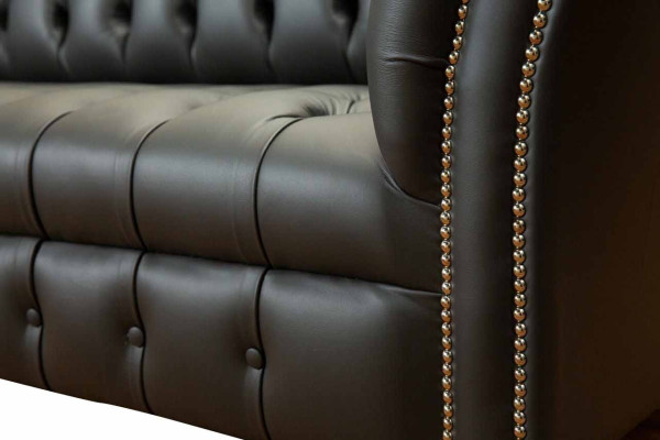 Chesterfield Design divano di lusso imbottito in pelle nuovo.
