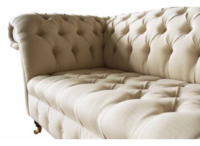 Divano Chesterfield a 3 posti, design rosa, tessuto imbottito in materiale tessile.