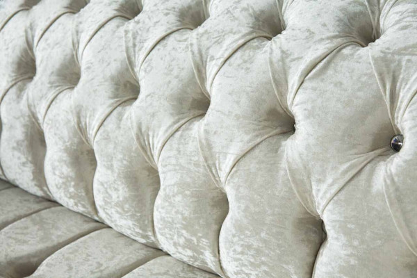 Tre posti in tessuto bianco divano da design per il soggiorno divano Chesterfield.