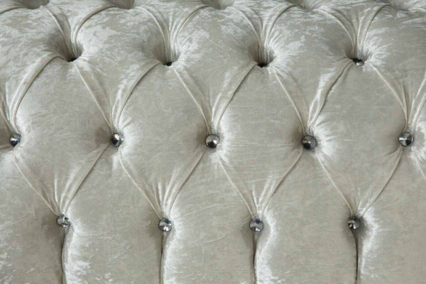 Tre posti in tessuto bianco divano da design per il soggiorno divano Chesterfield.