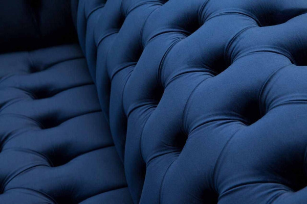Mobili da ufficio Chesterfield in stile inglese, divano poltrona 2 posti in velluto blu reale.