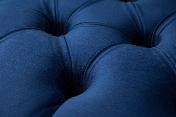 Mobili da ufficio Chesterfield in stile inglese, divano poltrona 2 posti in velluto blu reale.