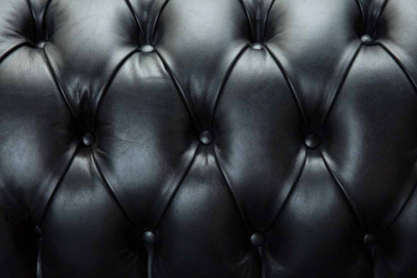 Divano di lusso a tre posti, divani a tre posti in pelle nera Chesterfield.