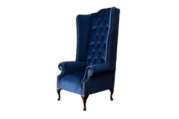 Poltrona Chesterfield in tessuto blu di lusso per lounge con rivestimento in tessuto.