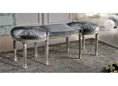 Design classico di panca grigia in tessuto nuovo imbottito seduta.