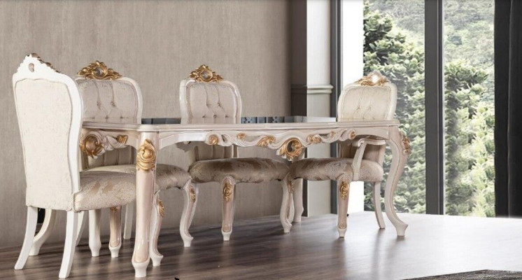 Set di 4 sedie da pranzo in legno.