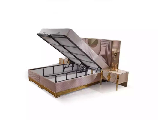 Camera da letto con due comodini, letto con struttura, letto da hotel a tre pezzi.