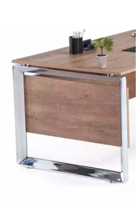 Scrivania marrone moderna, mobili per ufficio in legno, design per lo studio, stile.