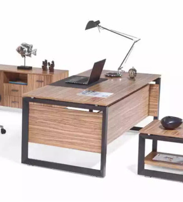 Tavolo da scrivania marrone di design Mobili per ufficio di lusso in legno Arredamento elegante