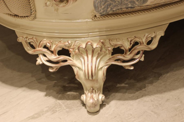 Sofà di lusso elegante a 3 posti in stile lussuoso per il soggiorno, poltrona in legno di alta qualità nuova.