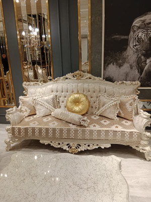 Elegante divano a 3 posti di stile elegante in tessuto beige per il soggiorno. Nuovo.