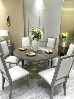 Creare un'atmosfera accogliente con il nostro set da pranzo composto da 6 pezzi.