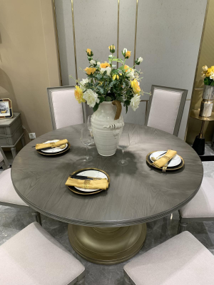 Creare un'atmosfera accogliente con il nostro set da pranzo composto da 6 pezzi.