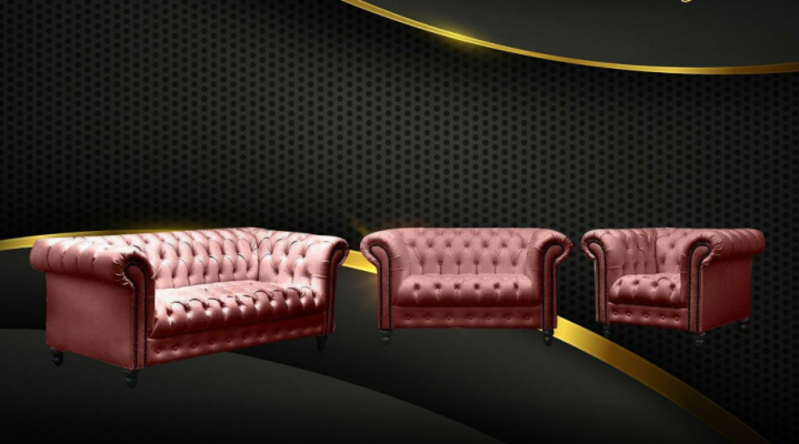 Divano Chesterfield a tre posti in stoffa di lusso.