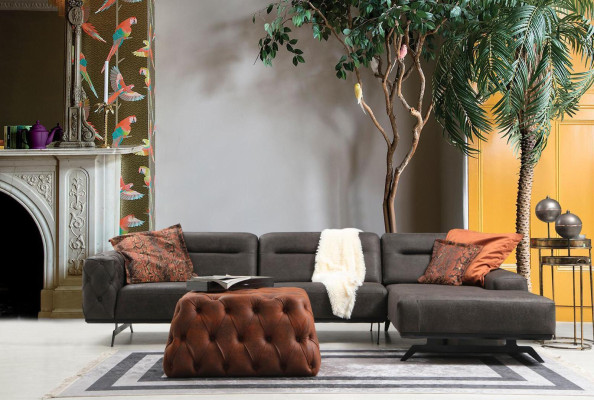 Divano ad angolo a L in tessuto grigio con pouf, divano imbottito a forma di L in tessuto.