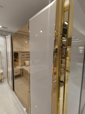 Armadio moderno in legno per camera da letto, nuovo, mobili nuovi.