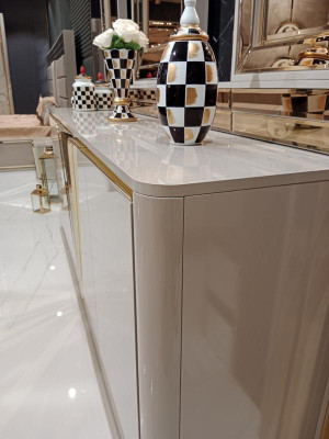 Lussuoso comò moderno con 3 specchi Design esclusivo e di alta qualità