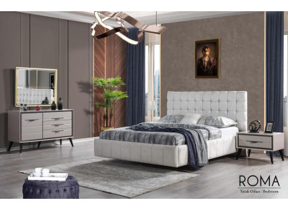 Camera da letto esclusiva bianca con letto matrimoniale, comodini e comò di design.