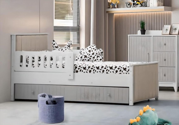 Pratico lettino per bambini di colore grigio per dolci ore di sonno di lusso.
