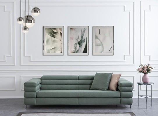 Salotto verde con telaio in legno del designer a quattro posti. Divano in tessuto moderno.