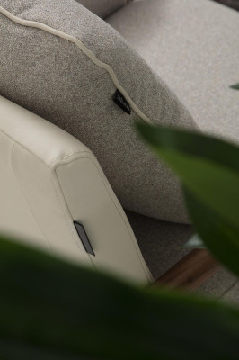 Divano 4 posti Moderno in stoffa grigia Design Sofà Nuovo per il soggiorno.