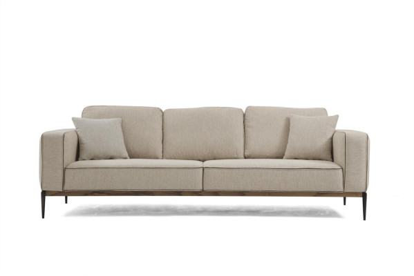 Divano a tre posti in tessuto moderno design soggiorno beige.
