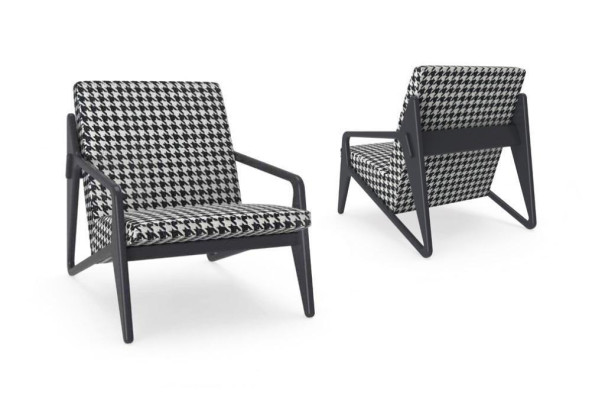 Poltrona di lusso in tessuto per soggiorno, design moderno, imbottitura nuova.