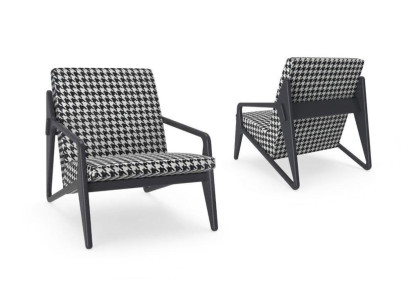 Poltrona di lusso in tessuto per soggiorno, design moderno, imbottitura nuova.