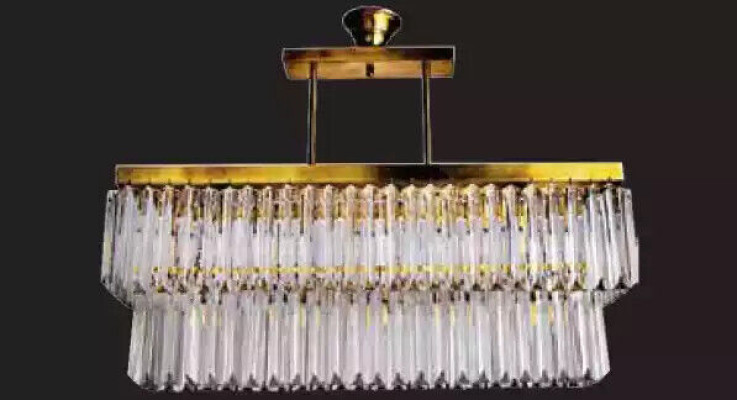 Lustro moderno a soffitto in ottone di lusso per il soggiorno.