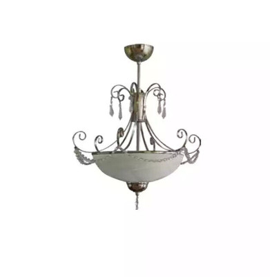 Lustro in cristallo nuovo di lusso e di design per l'interno del soggiorno.