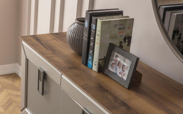 Arredamento di design per il soggiorno, supporto TV in legno, scaffali, tavolino, RTV nuovo.