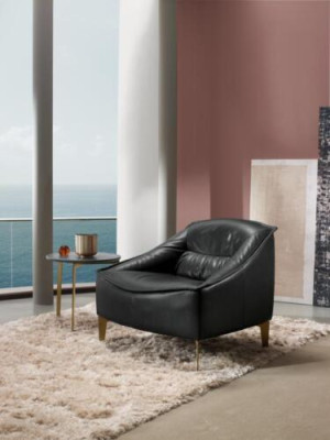 Poltrona monoposto di lusso con rivestimento di design in tessuto moderno.