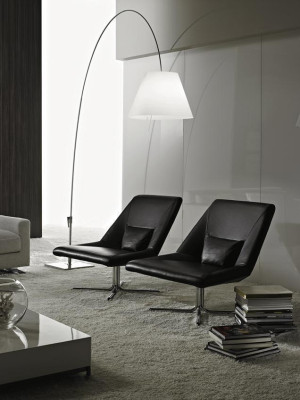 Poltrona stile italiano di lusso a 1 posto, design imbottito in pelle Prianera.
