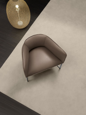 Mobili di lusso di design in pelle grigia stile Prianera per il salotto del soggiorno.