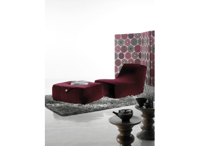 Design poltrona poggiapiedi di lusso monoposto moderna in pelle grigia del marchio Prianera.