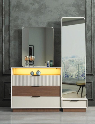 Camera da letto, comò da designer con specchio illuminato a LED, mobili in legno.