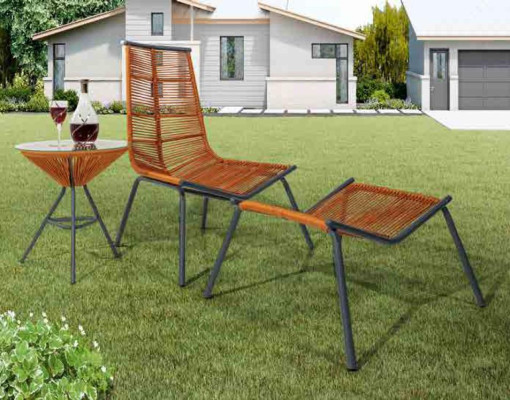 Set moderno per il tuo giardino composto da poltrona, poggiapiedi e tavolino.