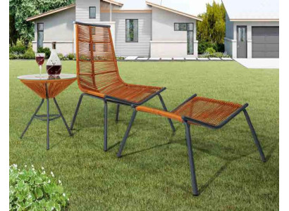 Set moderno per il tuo giardino composto da poltrona, poggiapiedi e tavolino.