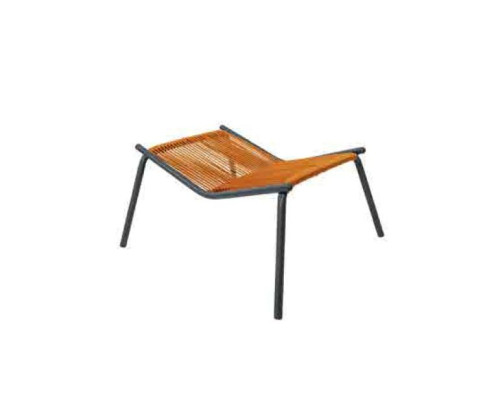 Set moderno per il tuo giardino composto da poltrona, poggiapiedi e tavolino.