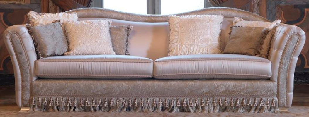 Chesterfield Classico divano a tre posti, divano in tessuto per soggiorno.