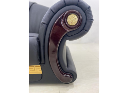 Divano Chesterfield monoposto di lusso.