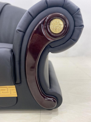 Chesterfield divano a due posti; Mobili di design; Divani classici; Arredamento.