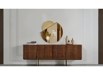 Lussuoso set da pranzo composto da credenza e specchio color marrone.