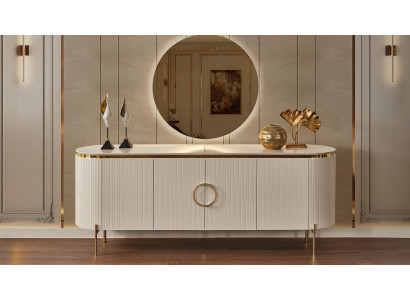 Si compone di un set da sala da pranzo che include un mobile color beige e uno specchio.