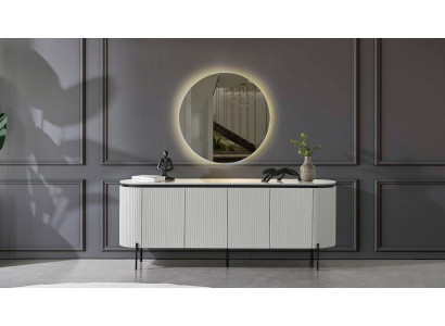 Set da pranzo elegante composto da credenza e specchio. Colore bianco. 2 pezzi.