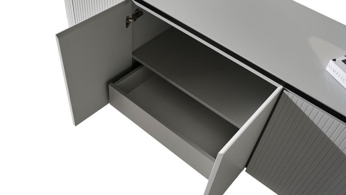 Set da pranzo elegante composto da credenza e specchio. Colore bianco. 2 pezzi.
