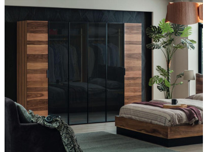 Armadio moderno per camera da letto con ante in vetro progettato da un designer, mobili di lusso.