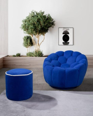 Sedia blu Set da soggiorno del designer 2 pezzi Esclusivo poggiapiedi imbottito   Sedia blu Set di design per il soggiorno 2 pezzi Esclusivo pouf imbottito