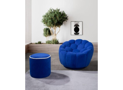 Sedia blu Set da soggiorno del designer 2 pezzi Esclusivo poggiapiedi imbottito   Sedia blu Set di design per il soggiorno 2 pezzi Esclusivo pouf imbottito