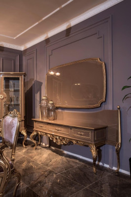 Tavoli consolle di lusso con specchio, credenze di lusso, cassettiera, tavolo.